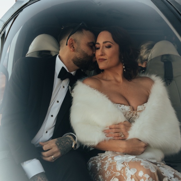 Tulip Bridal White Faux Fur Stole - Picture 9 of 9